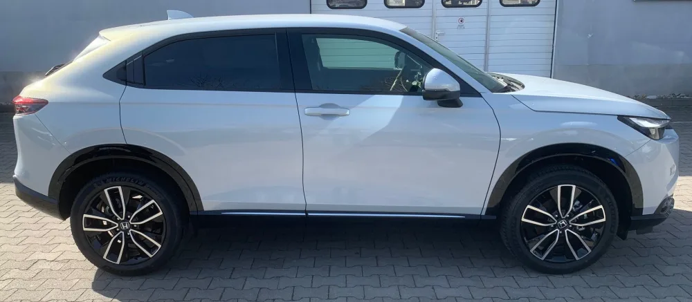 HR-V 1.5 i-MMD HYBRID výbava ELEGANCE automat eCVT po Facelifte!!! - SKLADOM, K ODBERU !!! AKCIA!!! HR-V S FINANČNOU ZĽAVOU AŽ 4 620 € s DPH!!! - fotografia 3