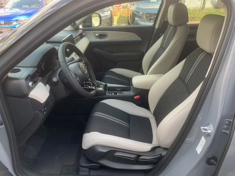 HR-V 1.5 i-MMD HYBRID výbava ADVANCE STYLE automat eCVT po Facelifte!!! - SKLADOM, K ODBERU!!! AKCIA!!! HR-V S FINANČNOU ZĽAVOU AŽ 4 700 € s DPH !!! - fotografia 14