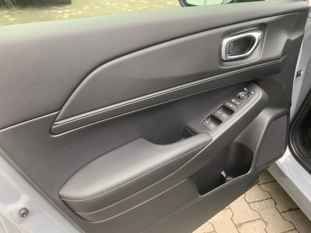 HR-V 1.5 i-MMD HYBRID výbava ELEGANCE automat eCVT po Facelifte!!! - SKLADOM, K ODBERU!!! AKCIA!!! HR-V S FINANČNOU ZĽAVOU AŽ 4 620 € s DPH!!! - fotografia 9