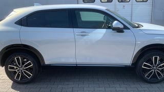 HR-V 1.5 i-MMD HYBRID výbava ELEGANCE automat eCVT po Facelifte!!! - SKLADOM, K ODBERU !!! AKCIA!!! HR-V S FINANČNOU ZĽAVOU AŽ 4 620 € s DPH!!! - náhľad 3