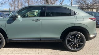 HR-V 1.5 i-MMD HYBRID výbava ELEGANCE automat eCVT po Facelifte!!! - SKLADOM, K ODBERU!!! AKCIA!!! HR-V S FINANČNOU ZĽAVOU AŽ 4 300 € s DPH!!! - náhľad 4