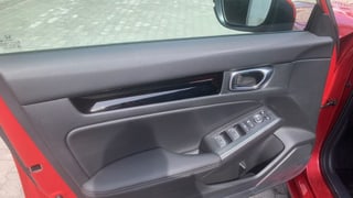 HONDA CIVIC 2.0 I-MMD HYBRID výbava ADVANCE automat - SKLADOM, K ODBERU !!! AKCIA !!! S FINANČNOU ZĽAVOU AŽ 8 000 € s DPH!!! POSLEDNÝ KUS V UVEDENEJ AKČNEJ CENE!!! - náhľad 13